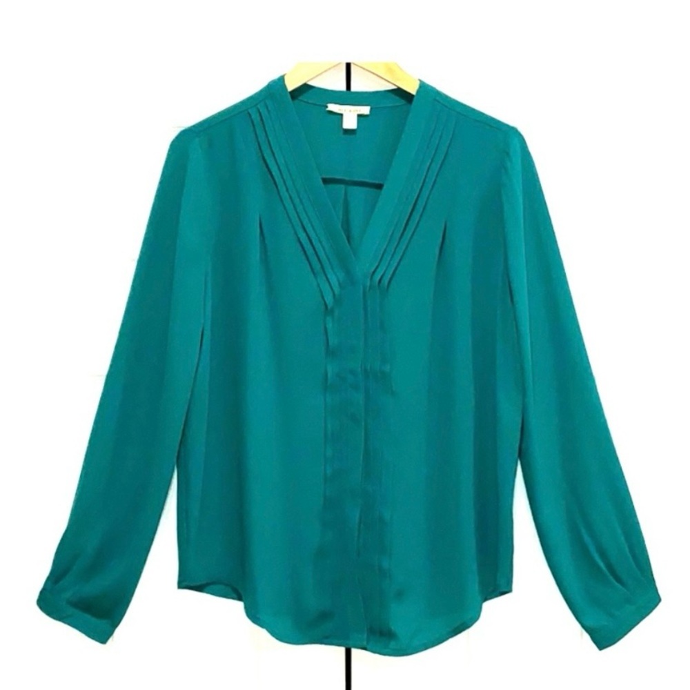 Francesca's Collections Green Relaxed Blouse with Bib Collar